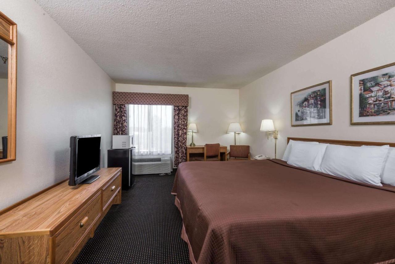 Howard Johnson By Wyndham Iowa La Eksteriør bilde