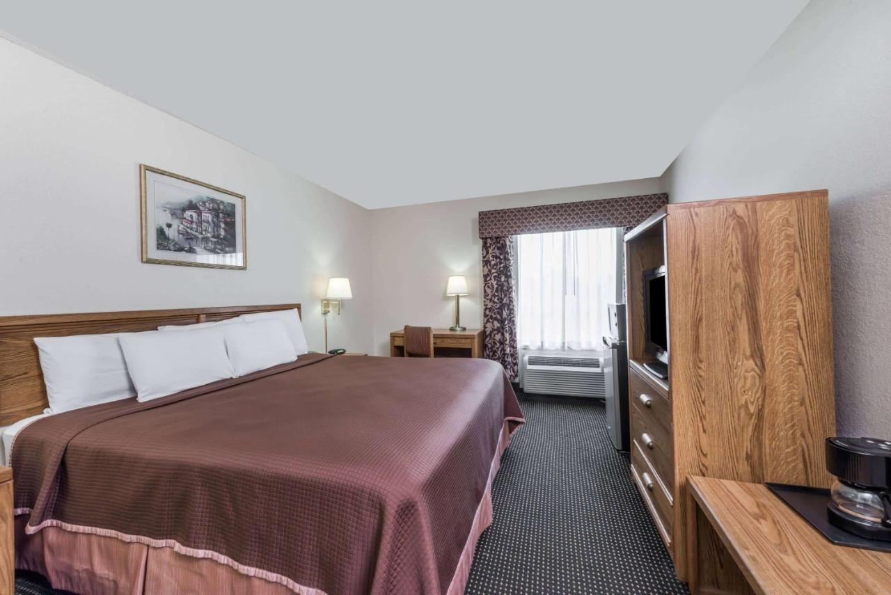 Howard Johnson By Wyndham Iowa La Eksteriør bilde