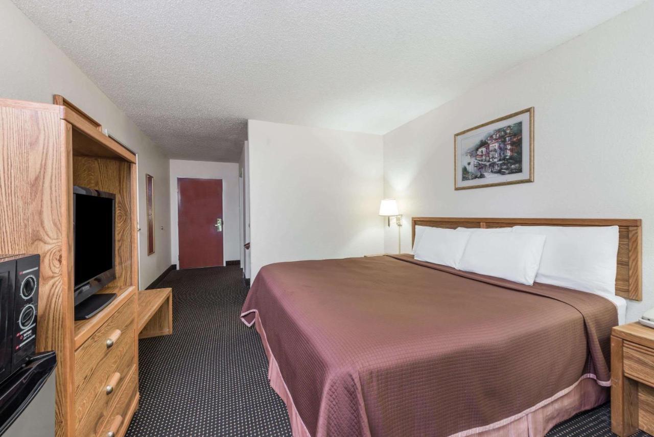 Howard Johnson By Wyndham Iowa La Eksteriør bilde